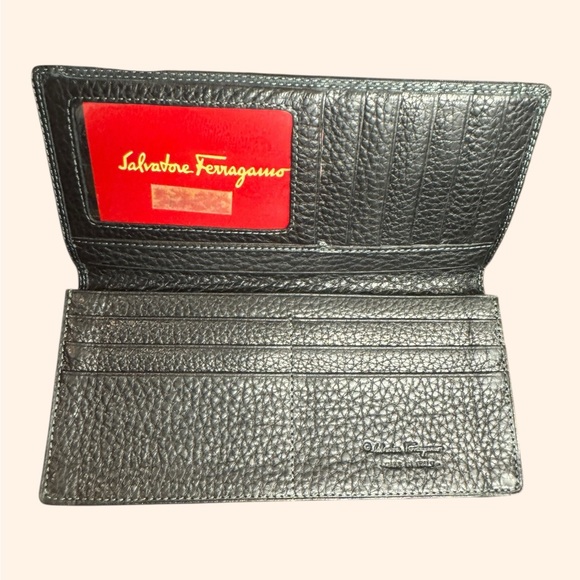 Salvatore Ferragamo Full Inclusion Continental Wallet – Textured Leather - Picture 3 of 7